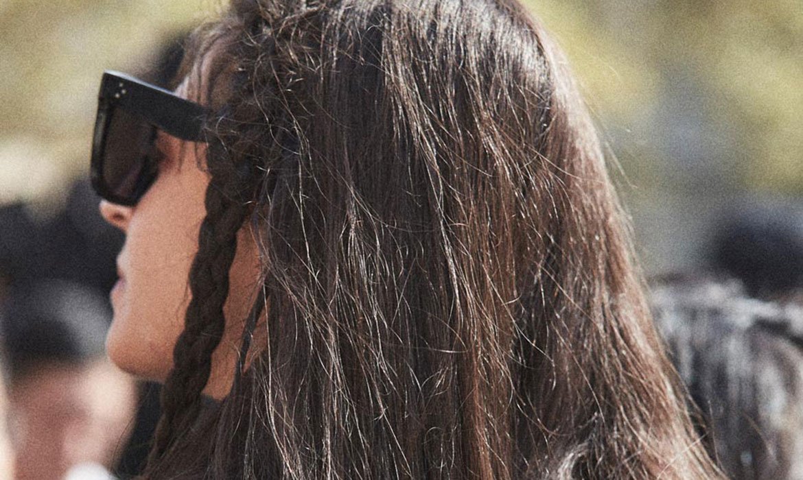 Las baby braids son una de las trenzas de moda del momento. Supersencillas de hacer, te llevarán un minuto y te darán rollazo.